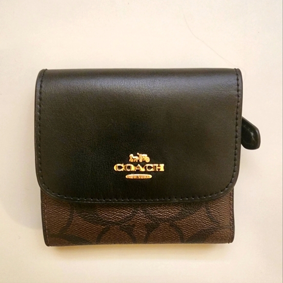 NWOT Coach Small Wallet with Button Closure and Zipper Pouch - Picture 1 of 4